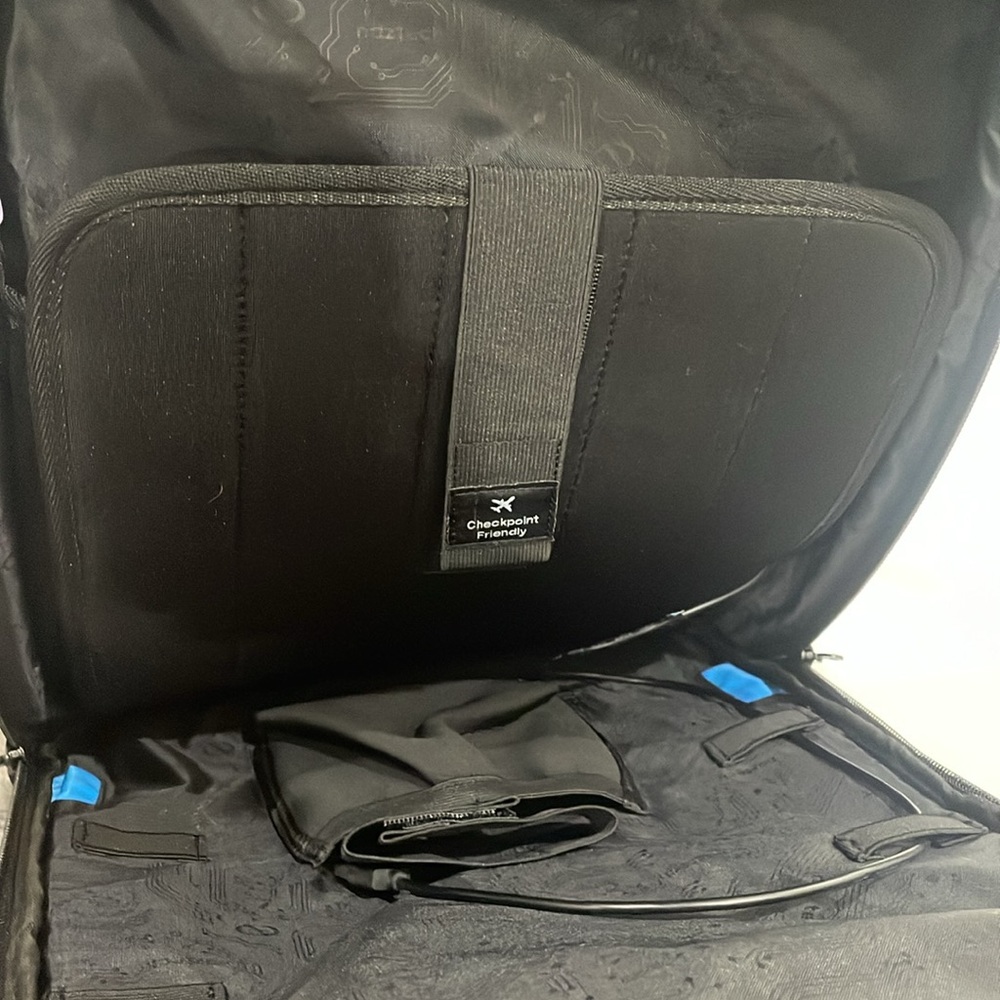 Naztech Smartpack Multi-Utility Travel Backpack. - Picture 13 of 14